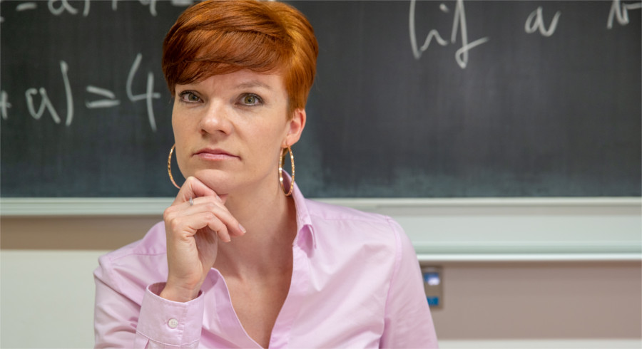 Eine Lehrerin denkt nach